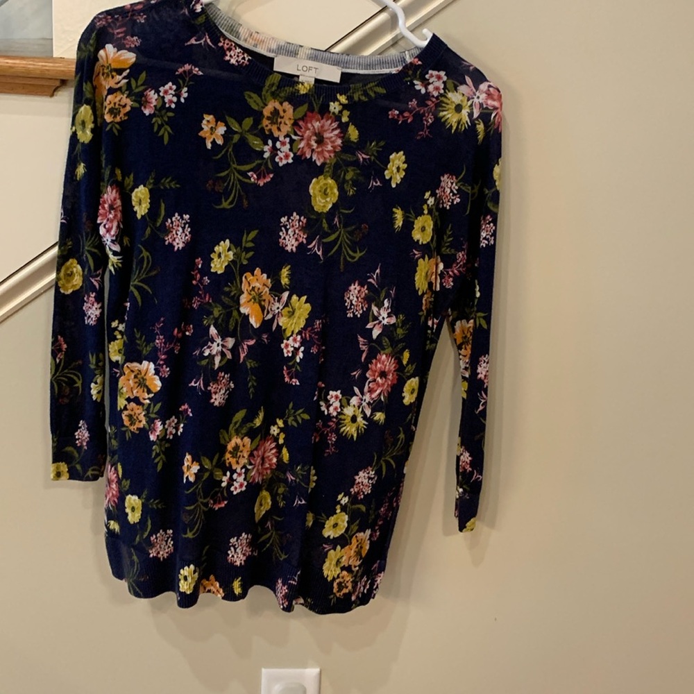 Lightweight navy floral sweater in good condition